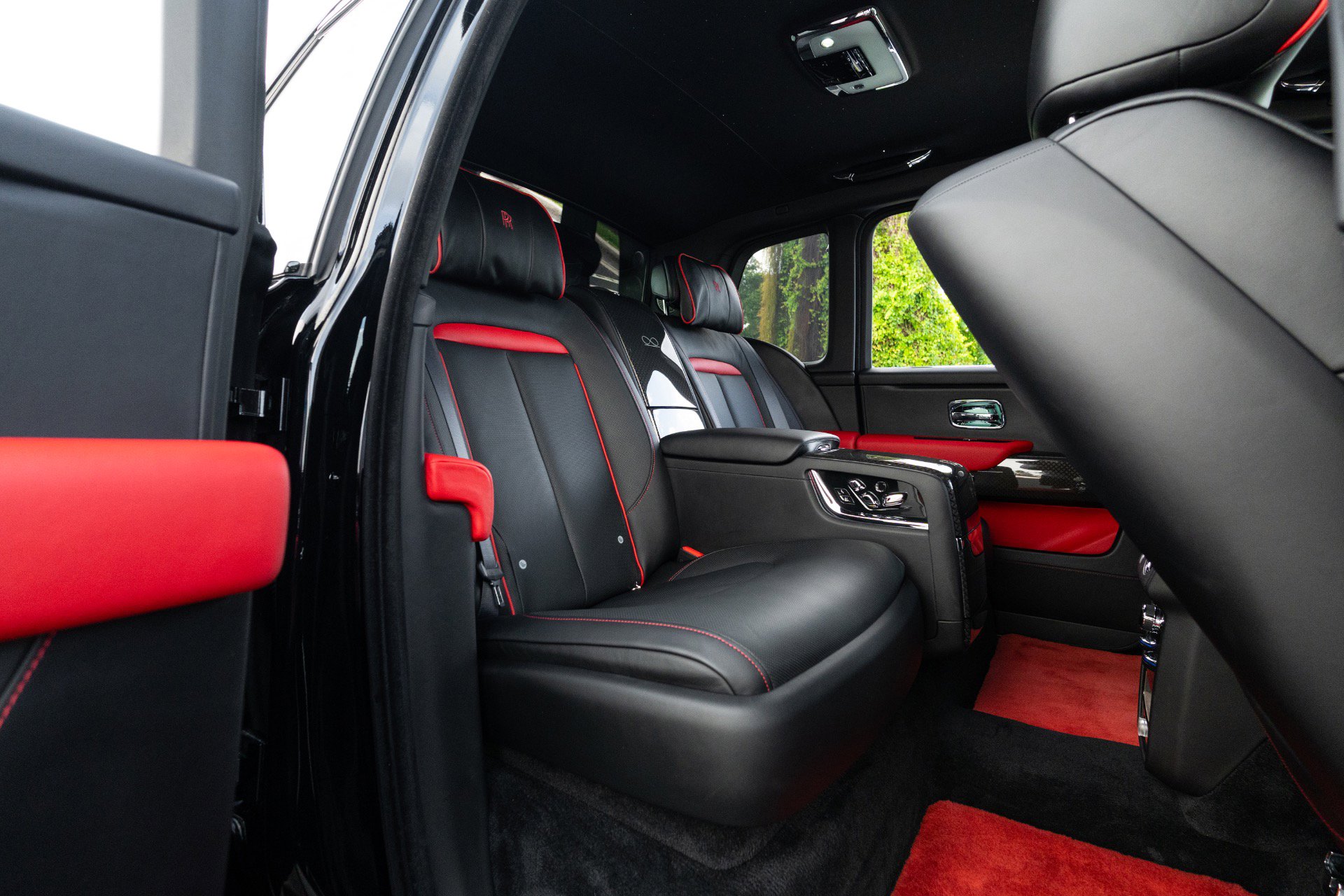 Used 2022 Rolls-Royce Cullinan Black Badge w/ Dark Exterior Package AWD/4WD image 80