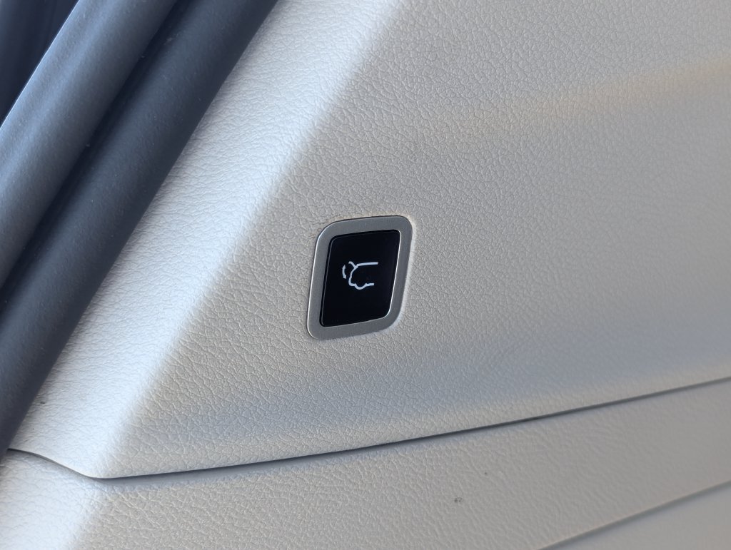 Used 2023 Chrysler Pacifica Touring-L FWD image 32