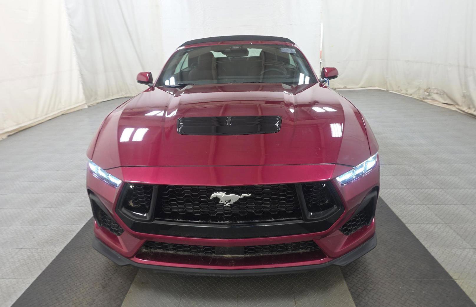 Used 2025 Ford Mustang GT Premium w/ GT Performance Package RWD image 2