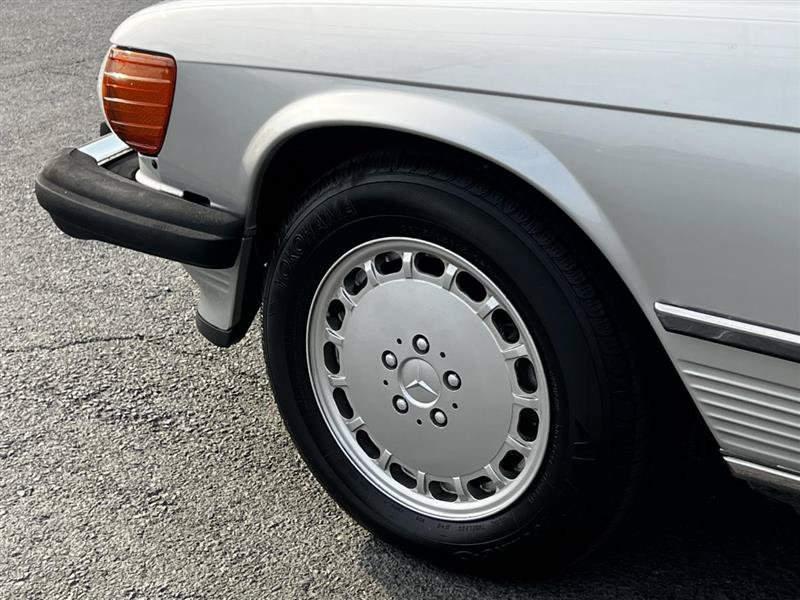 Used 1987 Mercedes-Benz 560 SL image 3