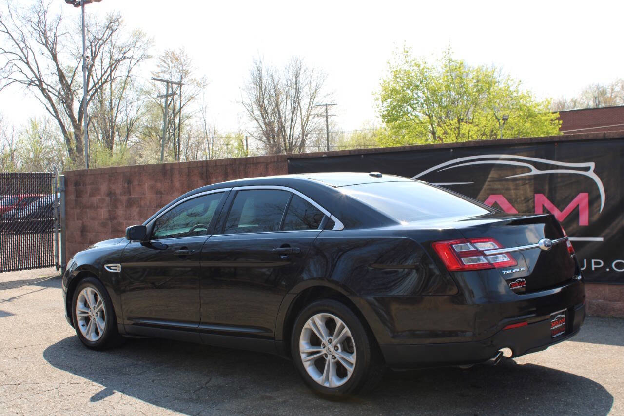 Used 2017 Ford Taurus SE FWD image 3