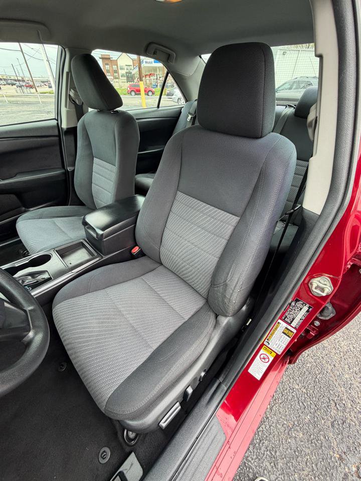Used 2016 Toyota Camry LE image 11
