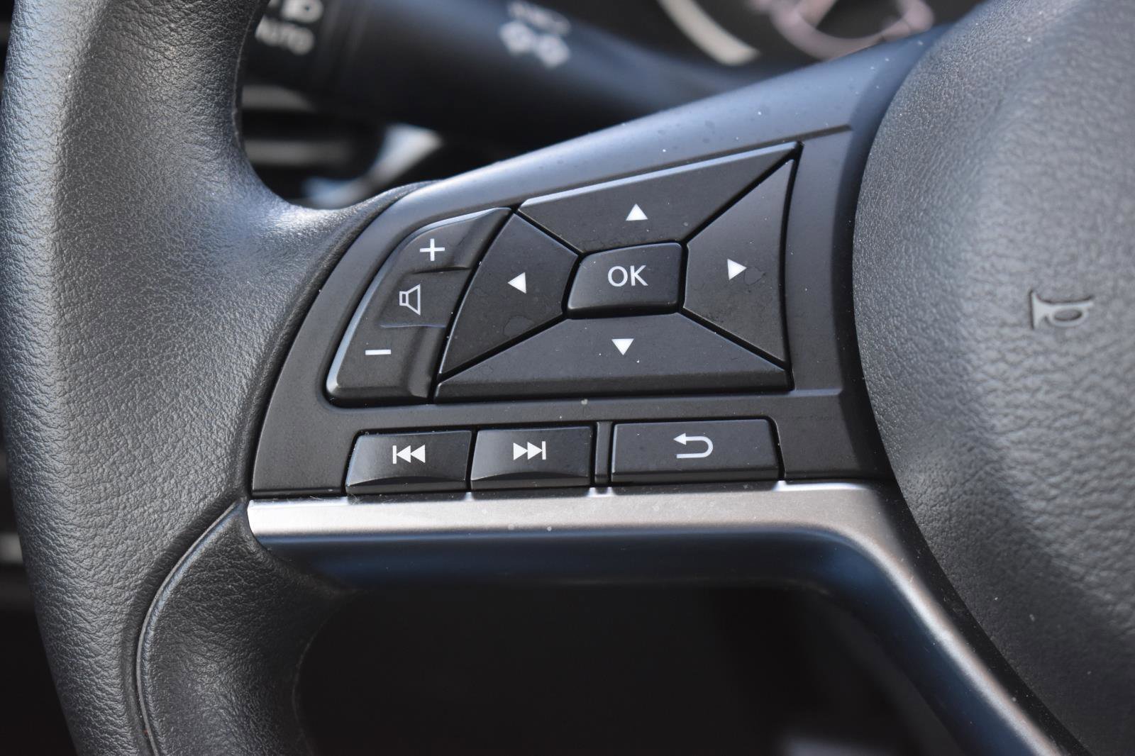 Used 2024 Nissan Sentra SV image 6