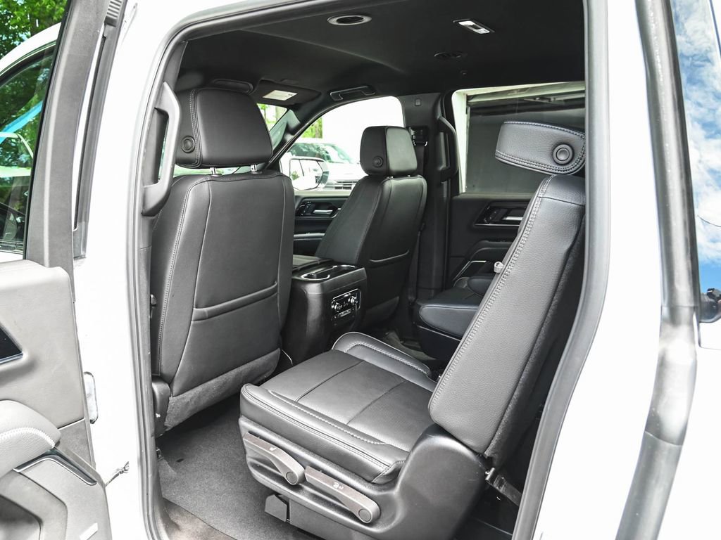 Used 2025 GMC Yukon XL Denali AWD/4WD image 30
