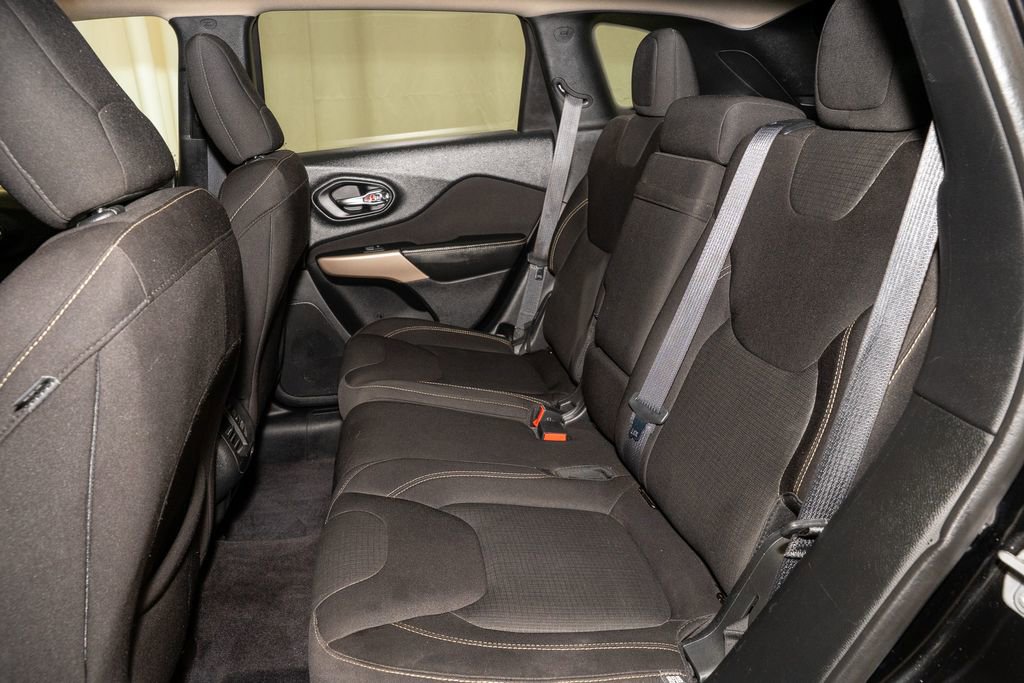 Used 2017 Jeep Cherokee Latitude image 7