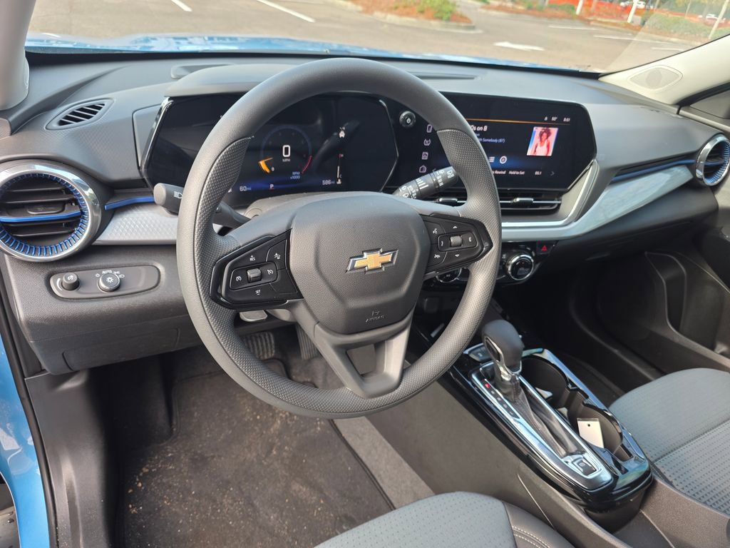 Certified 2025 Chevrolet Trax LT image 15