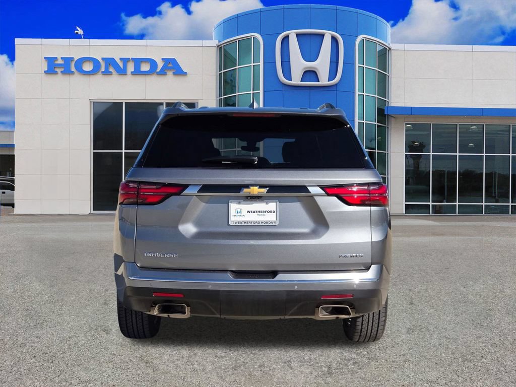 Used 2023 Chevrolet Traverse Premier FWD image 4