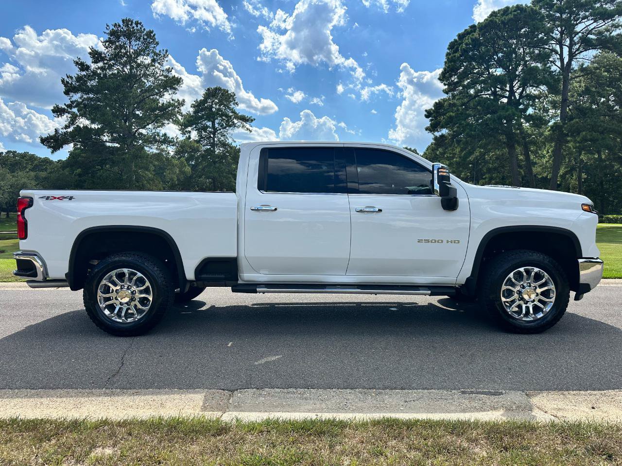 Used 2025 Chevrolet Silverado 2500 LTZ w/ LTZ Convenience Package AWD/4WD image 4