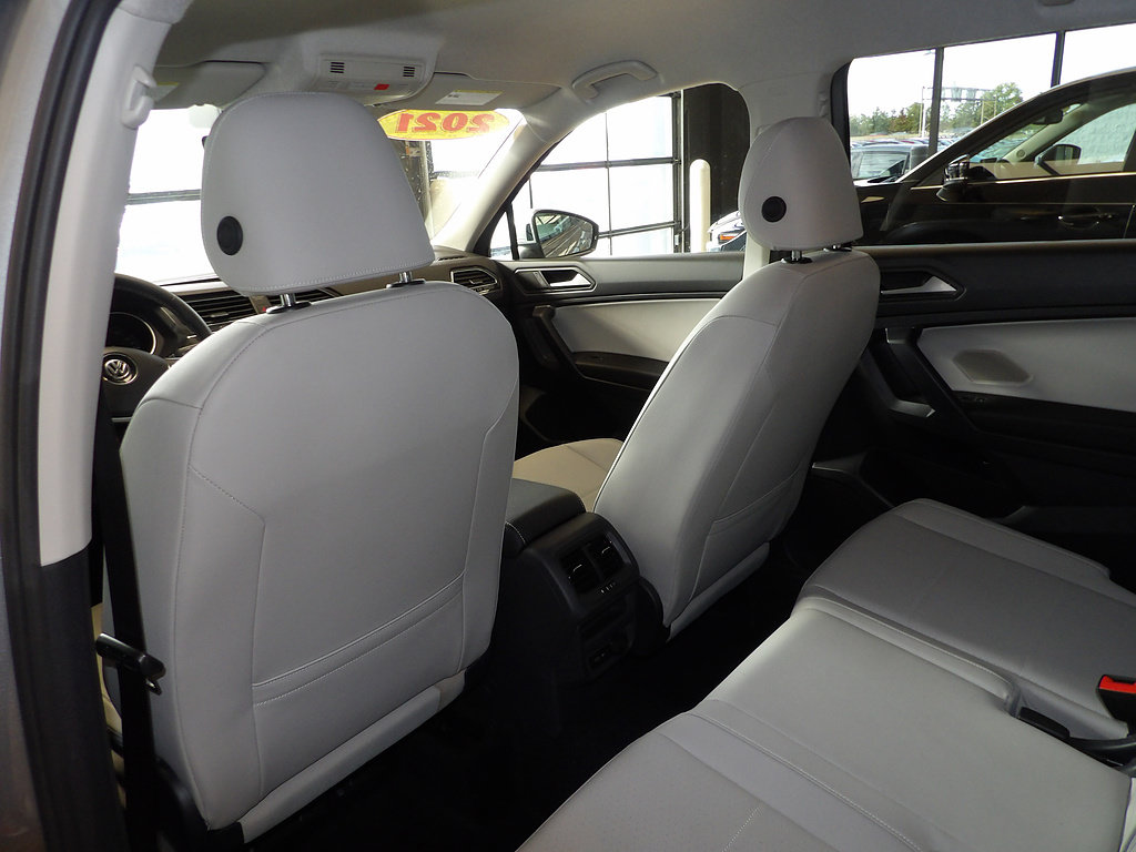 Used 2021 Volkswagen Tiguan SE FWD image 22