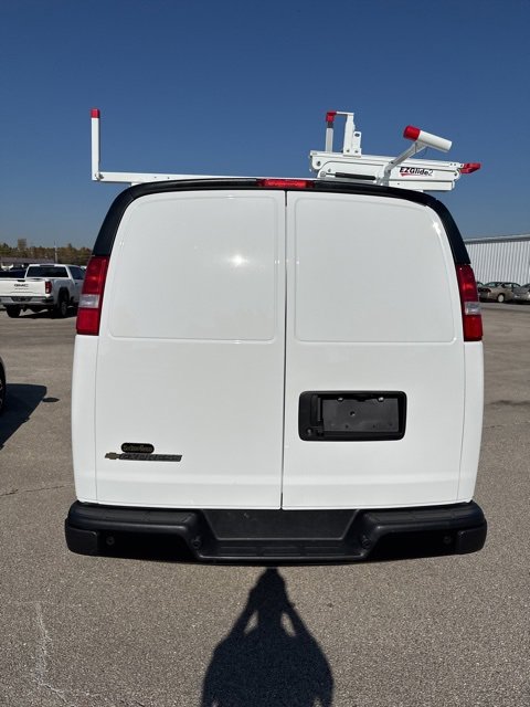Used 2025 Chevrolet Express 3500 w/ Driver Convenience Package image 15