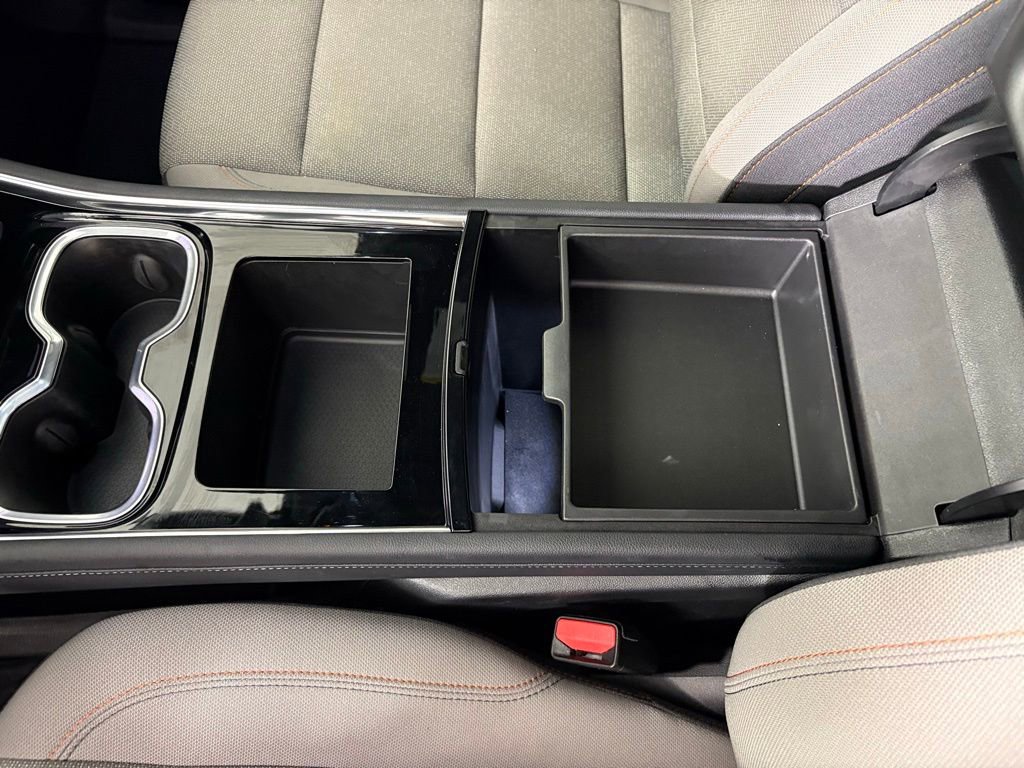 Used 2025 Chevrolet Traverse LT image 37