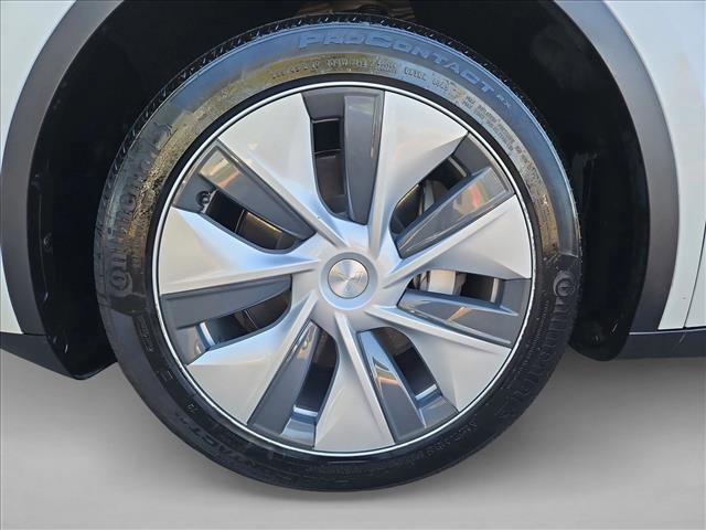 Used 2024 Tesla Model Y 2WD image 23