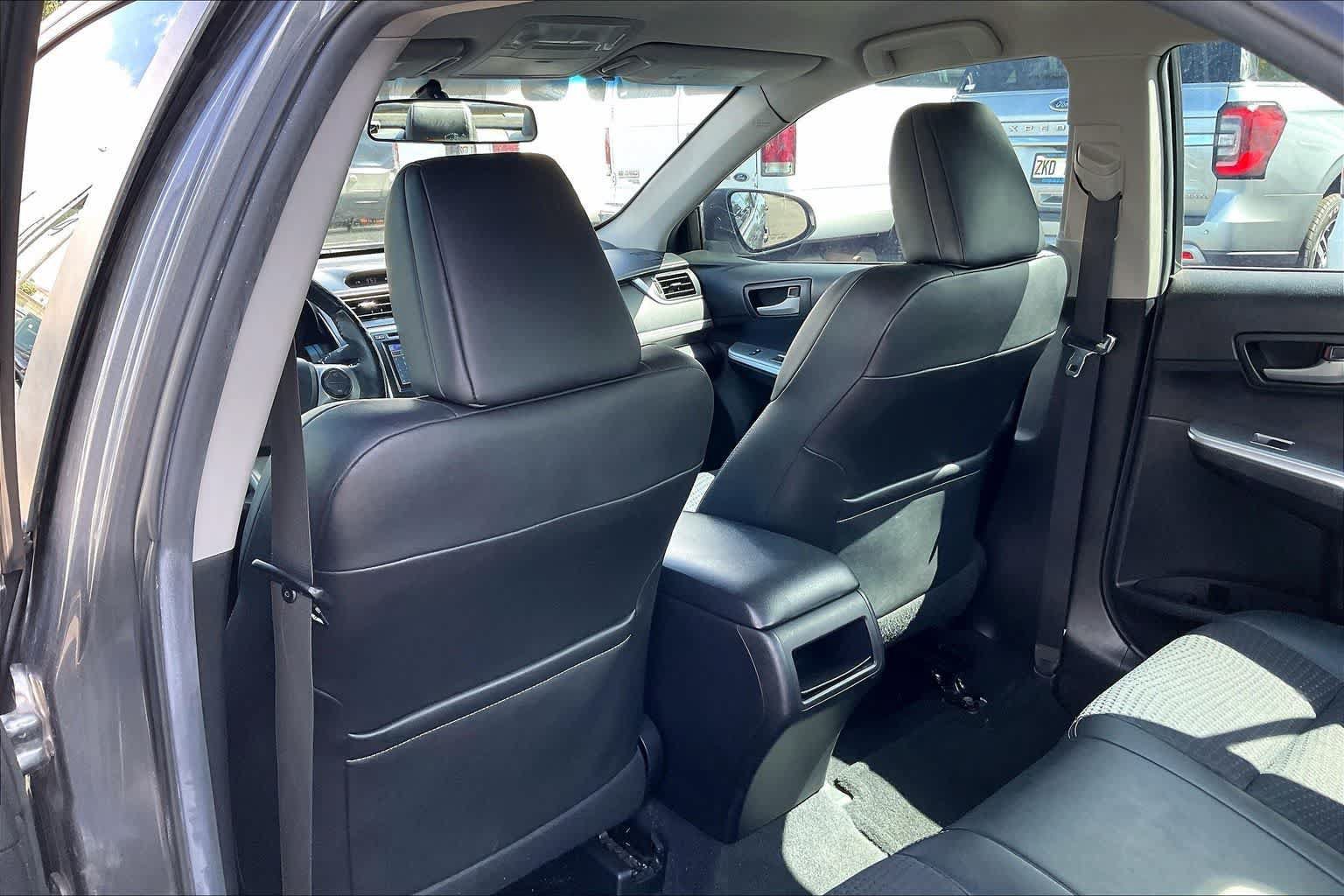 Used 2012 Toyota Camry SE FWD image 12