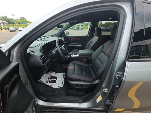 Used 2024 Chevrolet Traverse RS FWD image 12