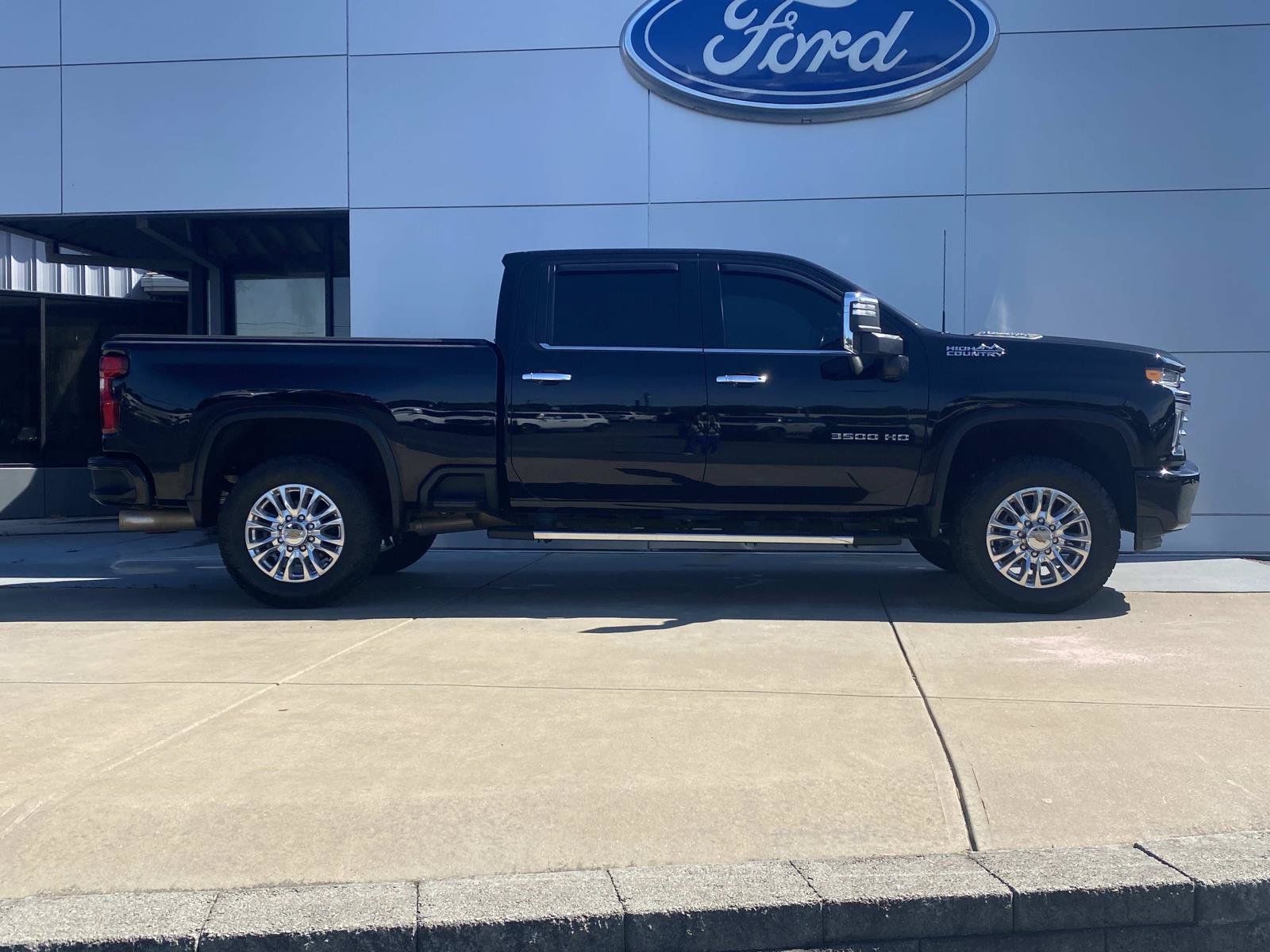 Used 2022 Chevrolet Silverado 3500 High Country AWD/4WD image 3