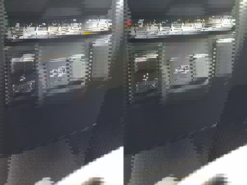 Used 2025 Chevrolet Silverado 2500 Custom w/ Custom Value Package image 17