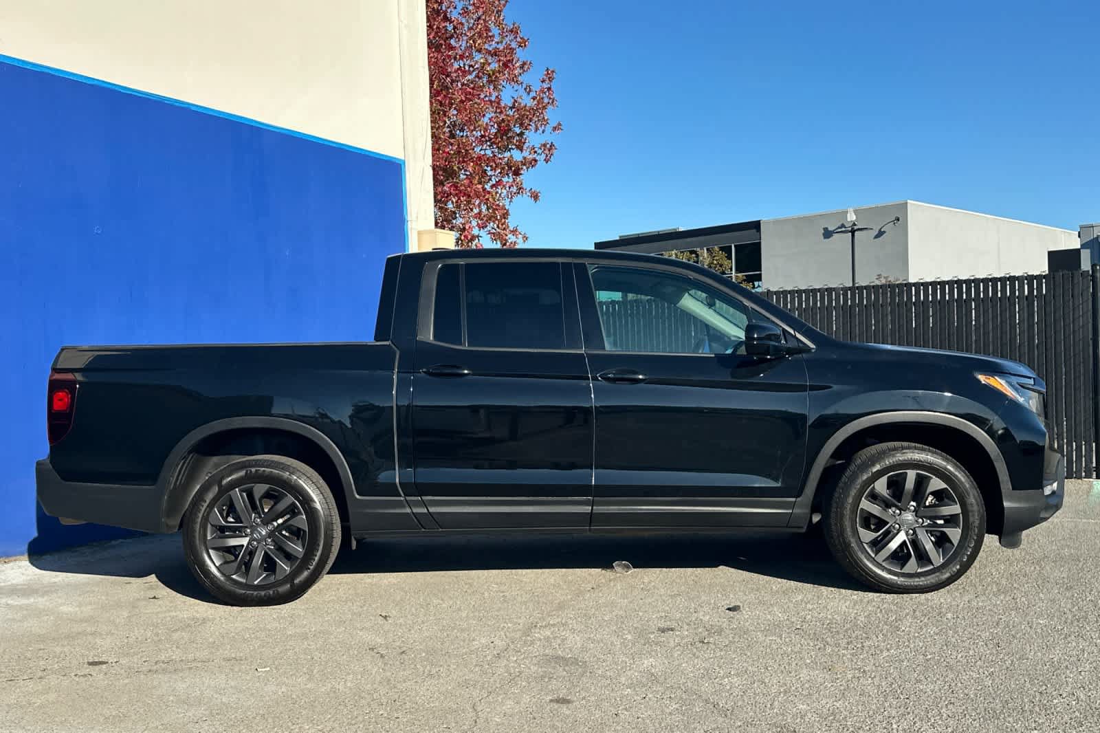 Used 2023 Honda Ridgeline Sport image 2