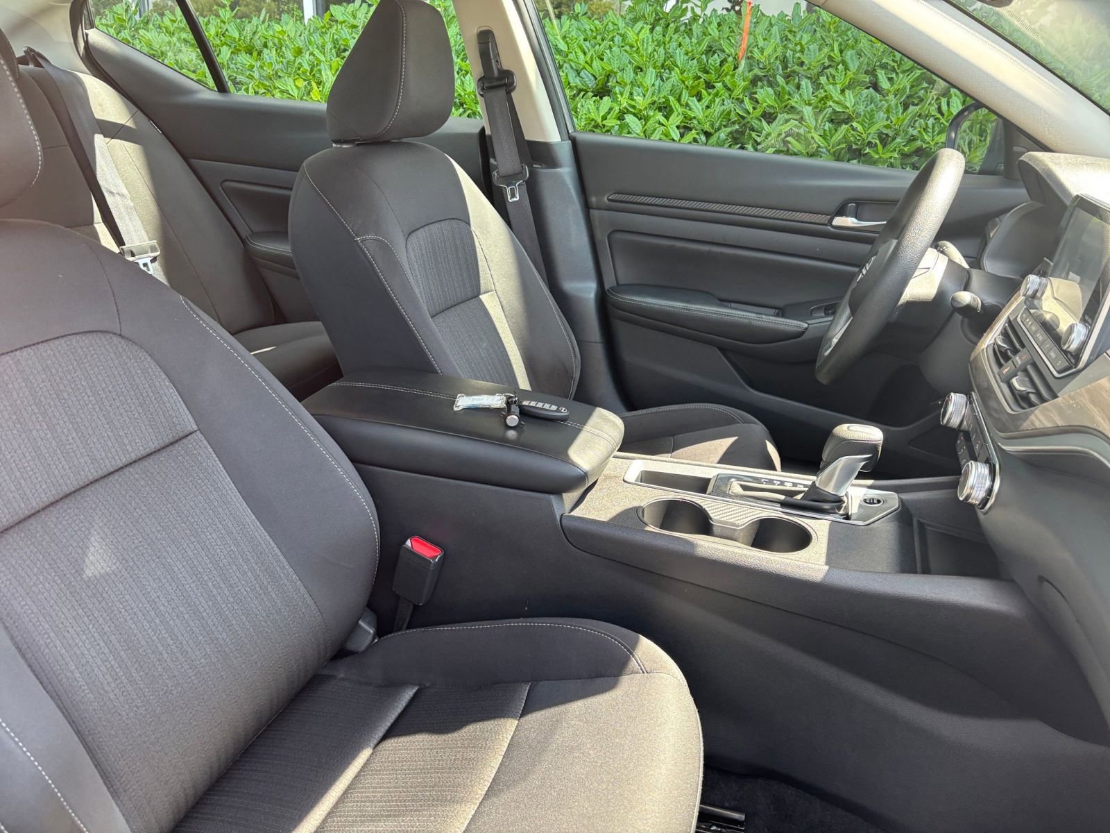 Used 2025 Nissan Altima 2.5 SV FWD image 36