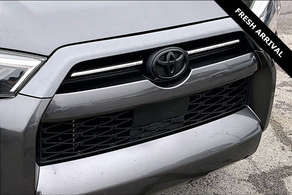 Used 2021 Toyota 4Runner SR5 Premium w/ Moonroof Package AWD/4WD image 33