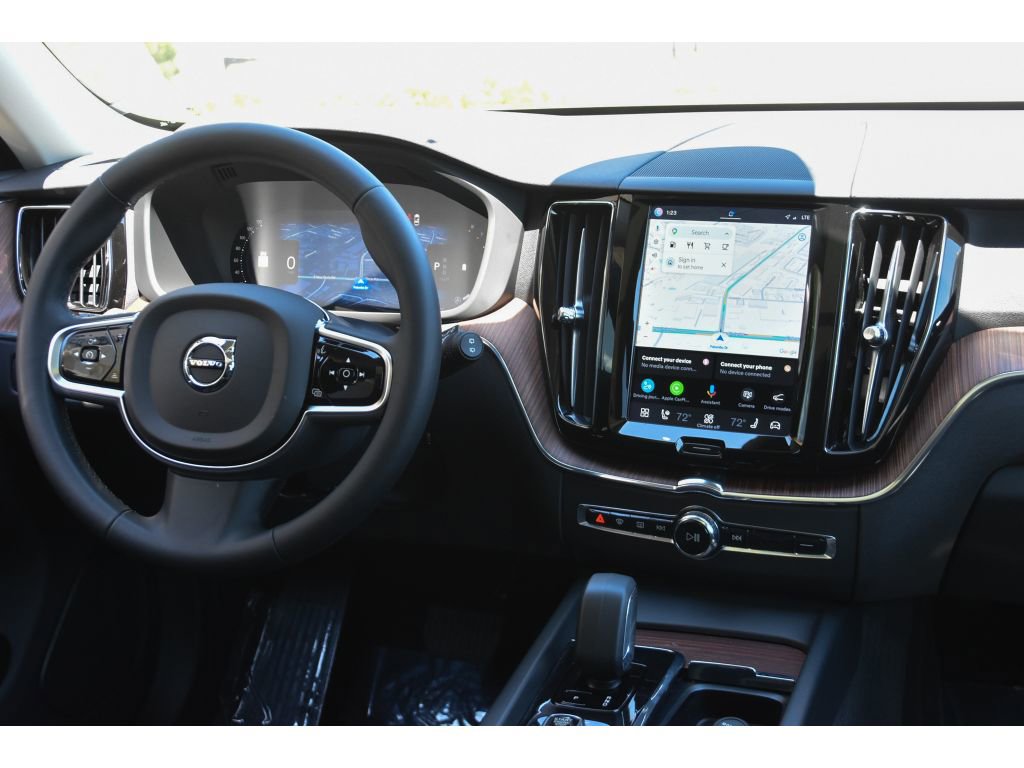 Certified 2023 Volvo XC60 B5 Plus w/ Climate Package AWD/4WD image 18