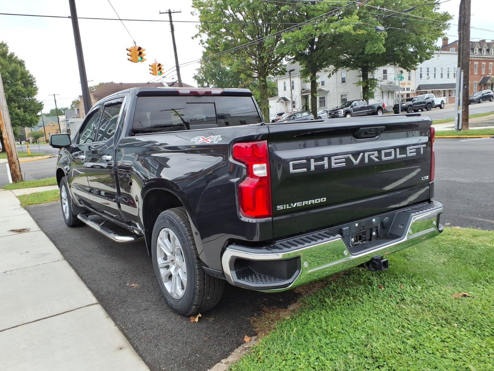 Certified 2022 Chevrolet Silverado 1500 LTZ w/ Technology Package AWD/4WD image 8