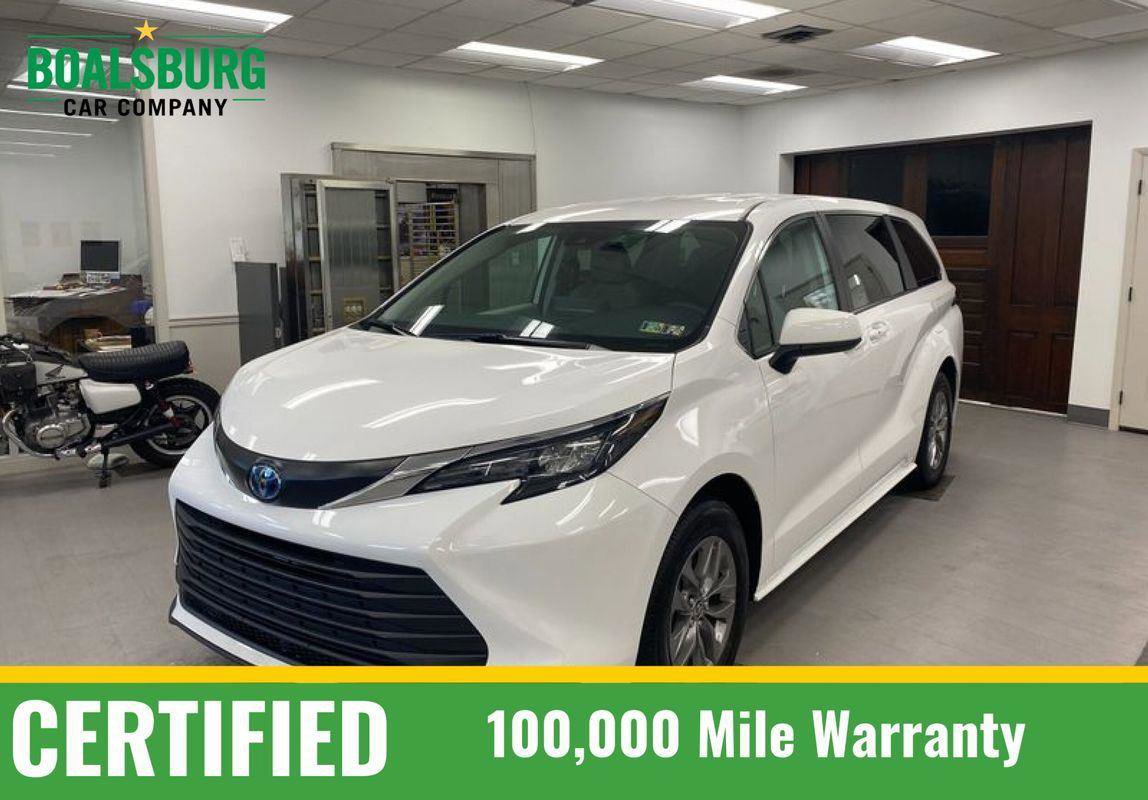 Used 2024 Toyota Sienna LE image 1