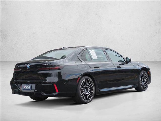 Used 2025 BMW 750e xDrive AWD/4WD image 5