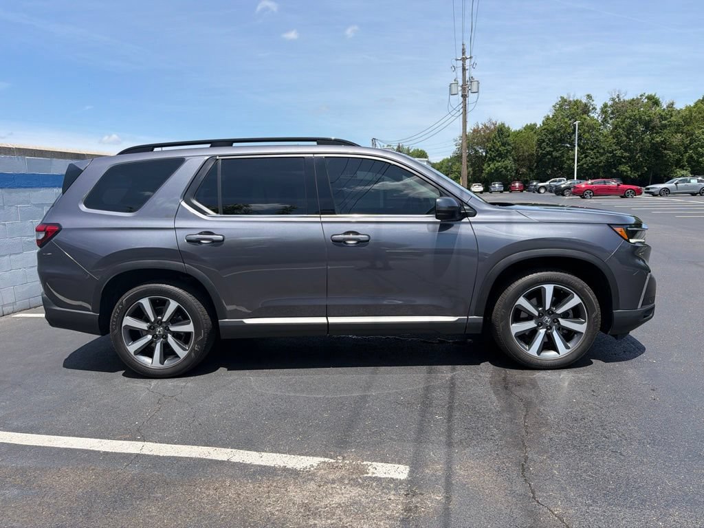 Certified 2025 Honda Pilot Touring image 6
