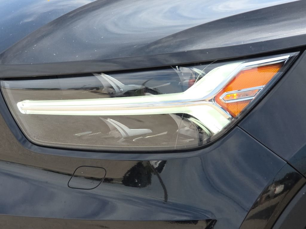 Used 2021 Volvo XC40 T5 R-Design w/ Advanced Package image 4