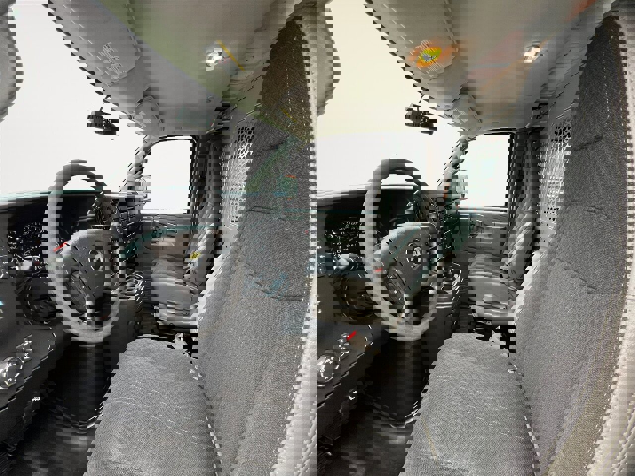 Used 2018 Chevrolet Express 2500 w/ Driver Convenience Package image 9