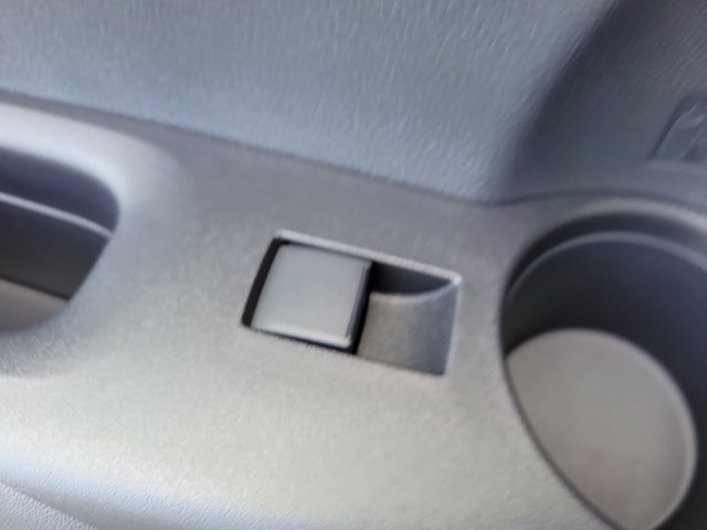 Used 2025 Toyota Corolla Cross L image 17