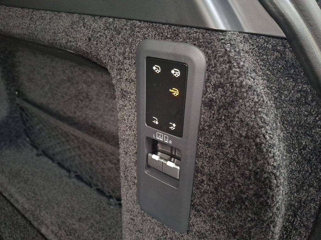 Used 2025 Land Rover Range Rover SE AWD/4WD image 27