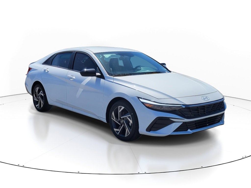 Used 2025 Hyundai Elantra Sport image 32