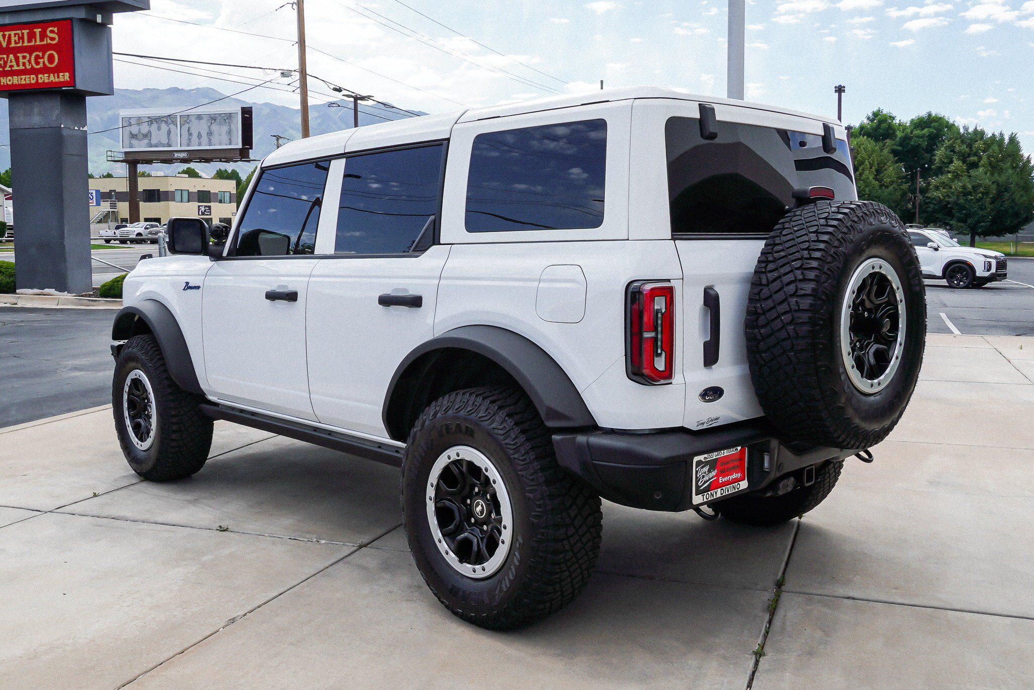 Used 2024 Ford Bronco Badlands AWD/4WD image 6