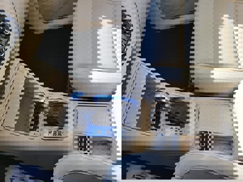 Used 2011 Volkswagen Tiguan SE image 14