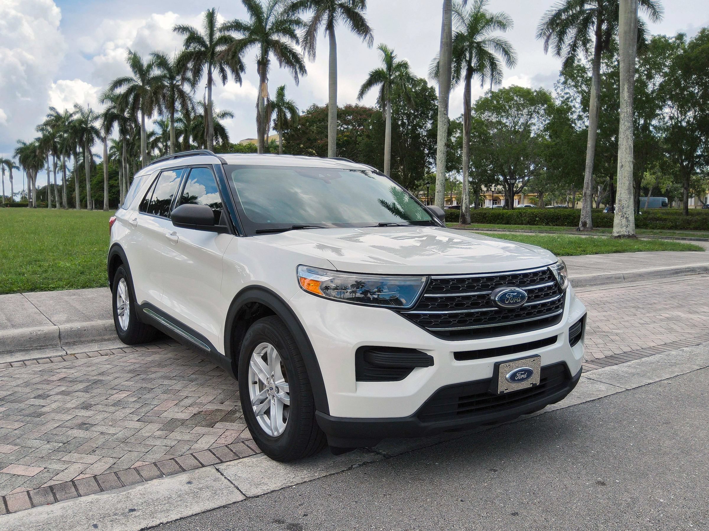 Used 2020 Ford Explorer XLT RWD image 1