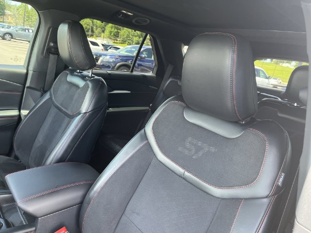 Used 2025 Ford Explorer ST AWD/4WD image 11