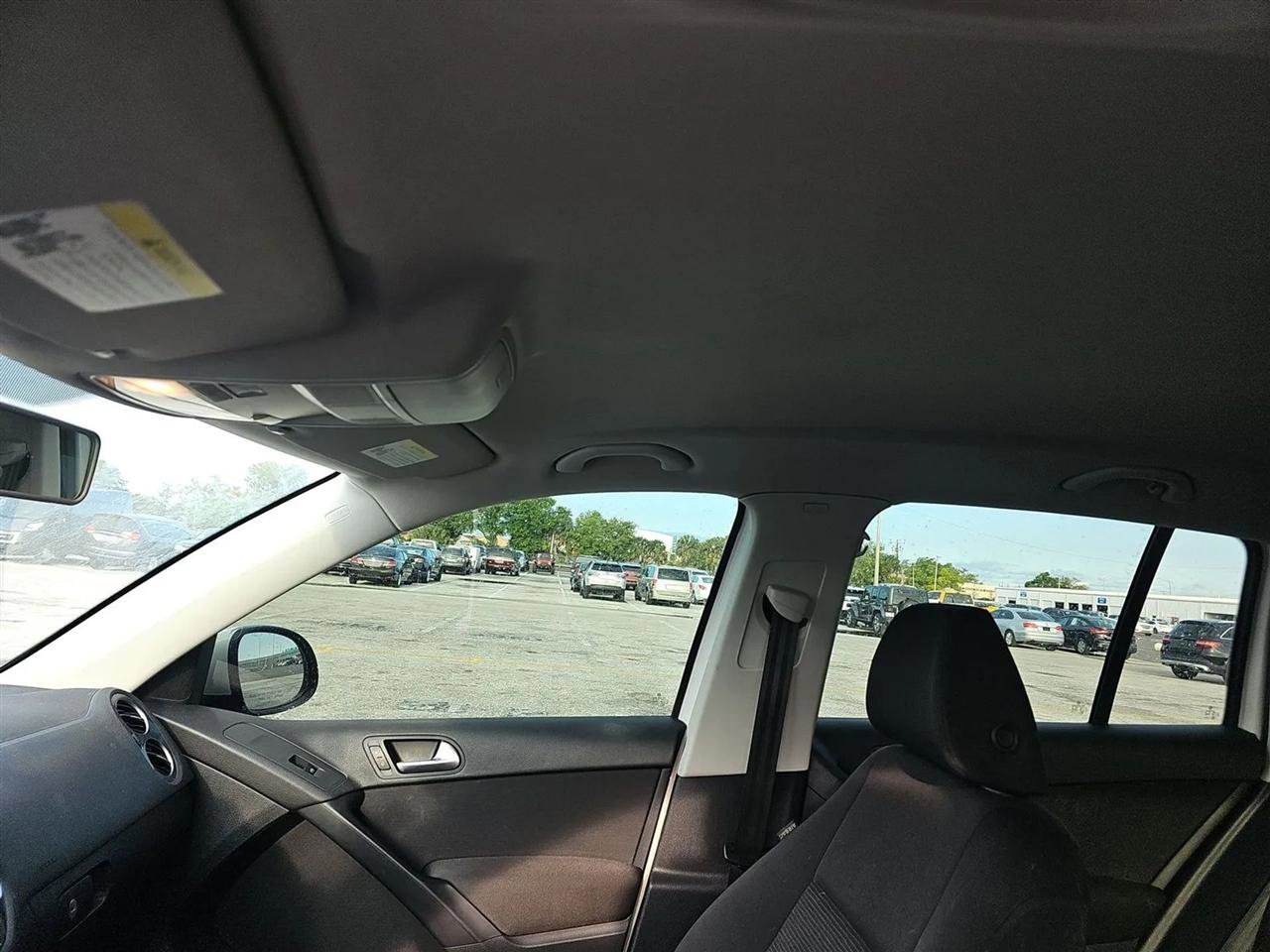 Used 2017 Volkswagen Tiguan Limited w/ Premium Package image 11