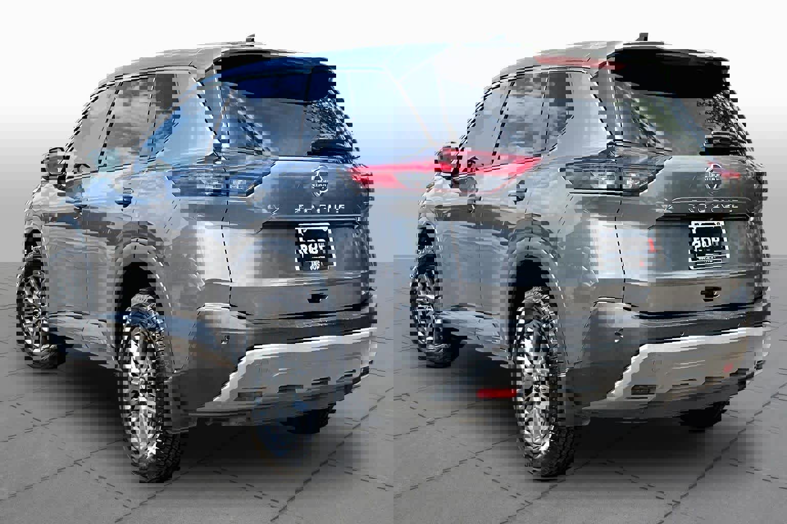 Used 2022 Nissan Rogue S image 11