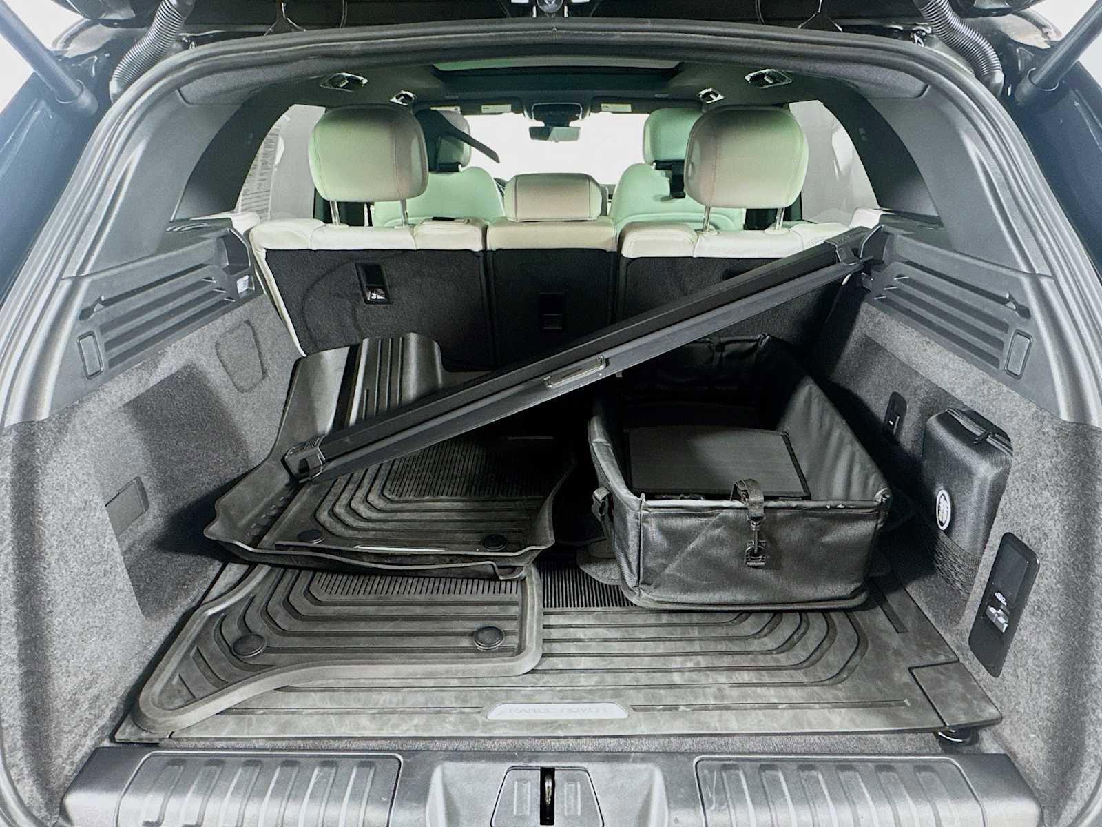 Used 2024 Land Rover Range Rover Sport SE image 28