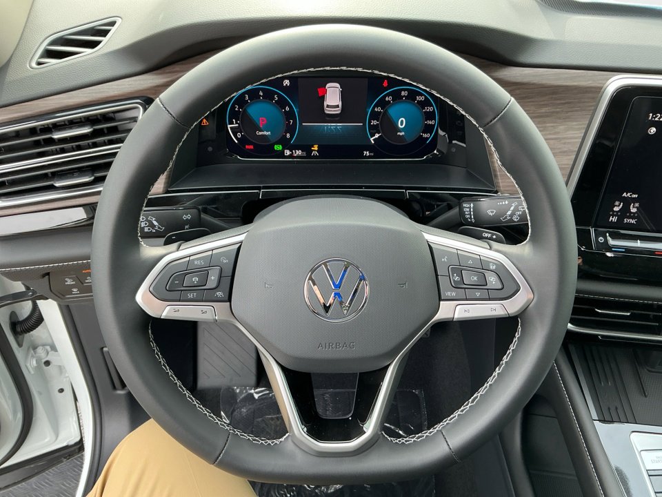 New 2026 Volkswagen Atlas SEL image 10