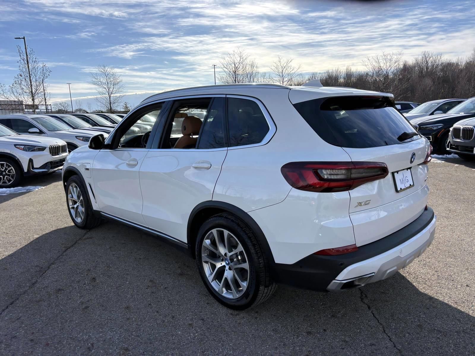 Used 2023 BMW X5 xDrive45e w/ Parking Assistance Package image 5