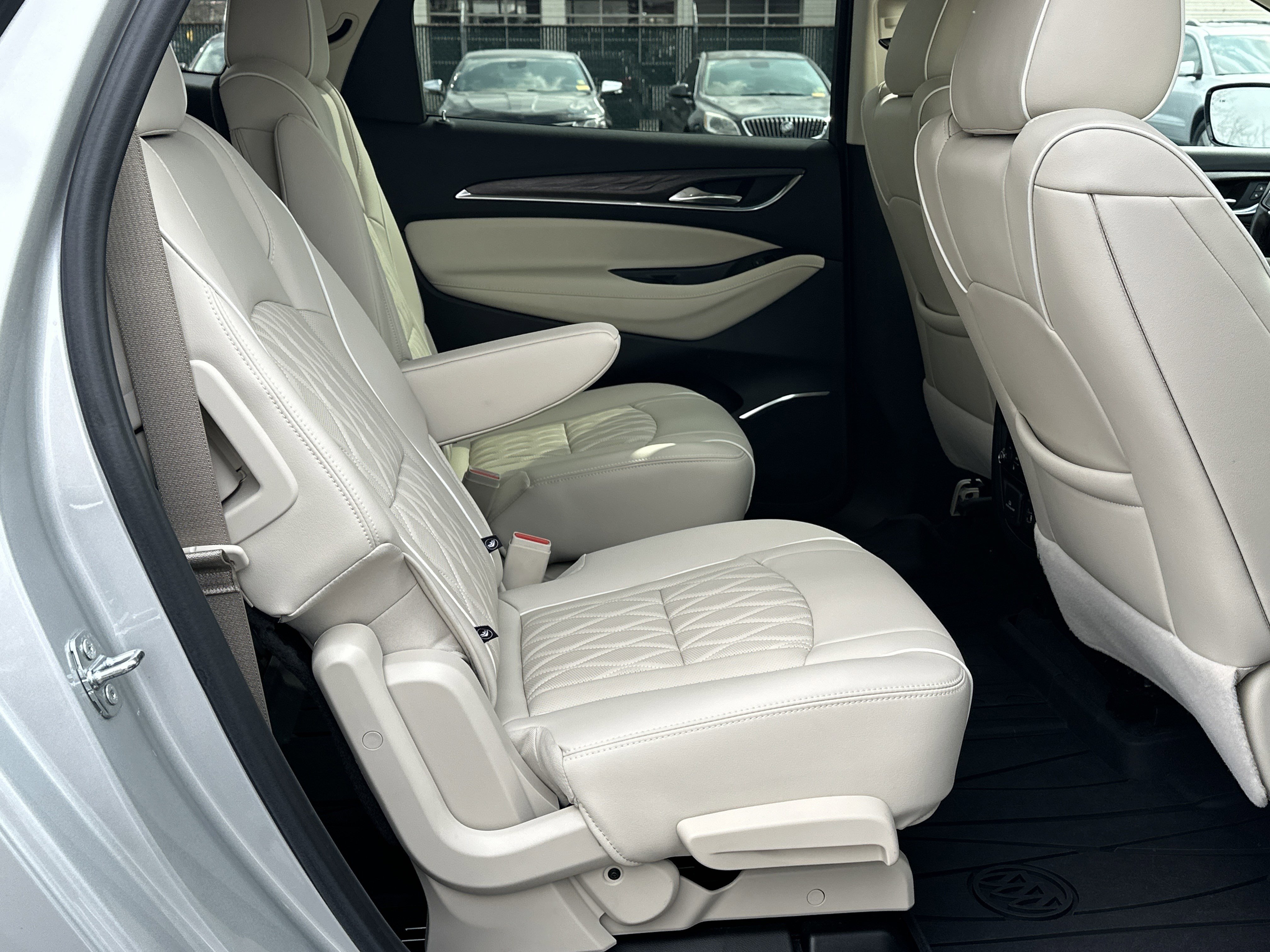 Used 2022 Buick Enclave Avenir w/ Avenir Technology Package image 13