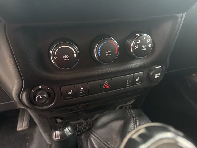 Used 2012 Jeep Wrangler Sahara w/ Dual Top Group image 19