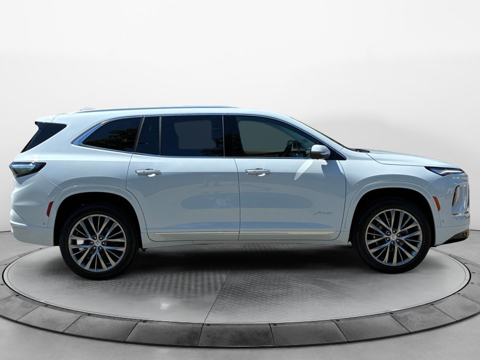 New 2026 Buick Enclave Avenir w/ Super Cruise Package FWD image 8