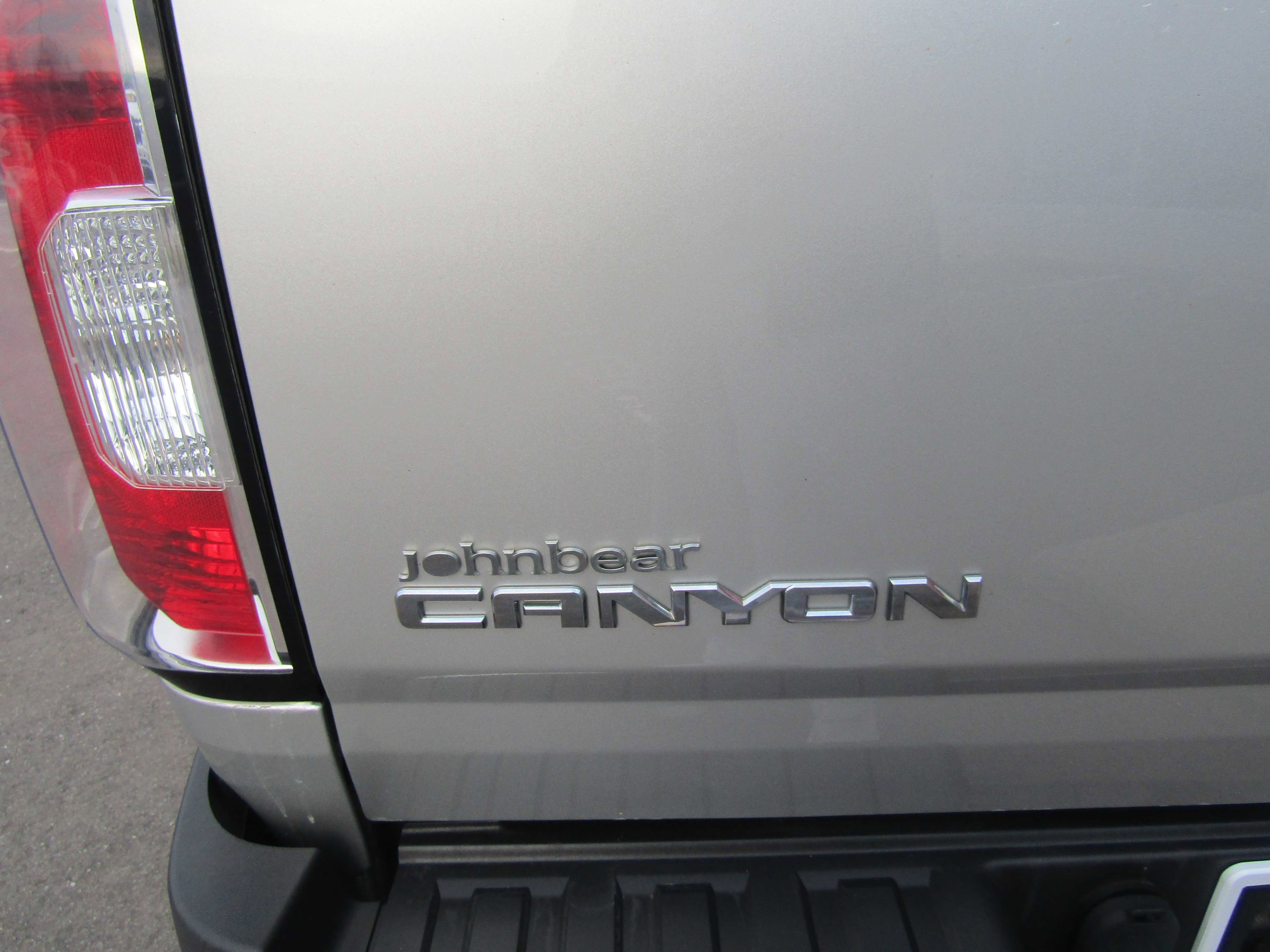 Used 2017 GMC Canyon SLE image 8