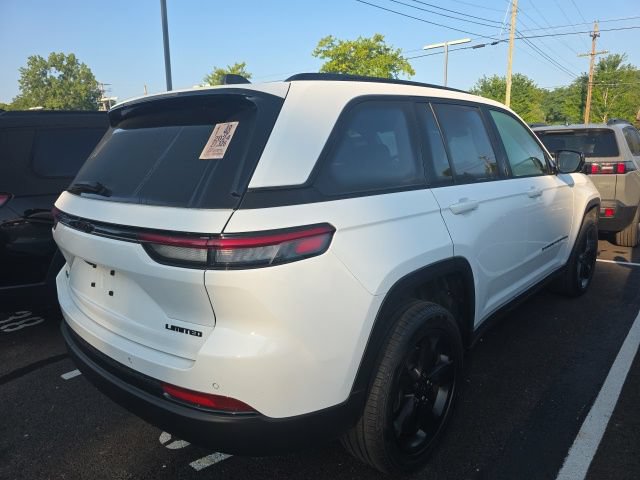Used 2024 Jeep Grand Cherokee Limited w/ Black Appearance Package AWD/4WD image 7