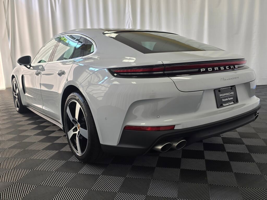 New 2025 Porsche Panamera 4 image 3
