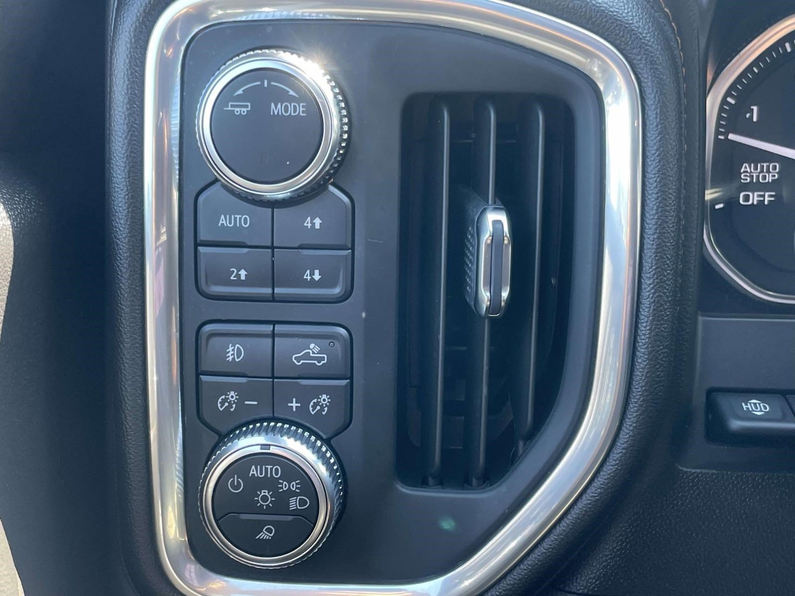 Used 2021 GMC Sierra 1500 AT4 w/ AT4 Value Package AWD/4WD image 18