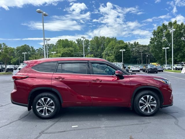 Used 2020 Toyota Highlander XLE AWD/4WD image 5